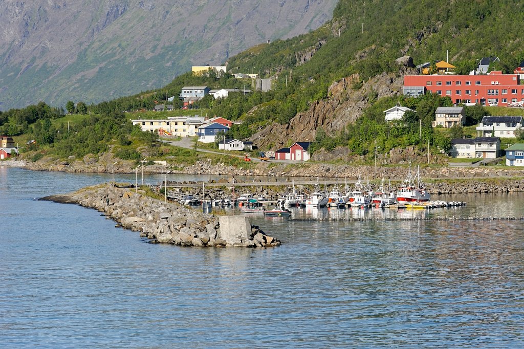 Øksfjord 4